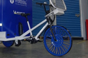 E-Lastenfahrrad mit luftlosem Reifen X Tweel von Michelin