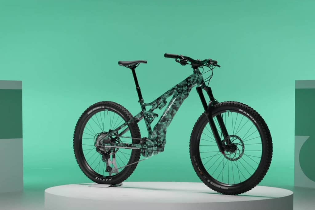 Vollgefedertes E-Mountainbike All-Mountain von Yamaha