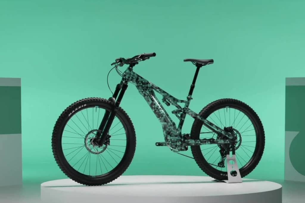 Vollgefedertes E-Mountainbike All-Mountain von Yamaha