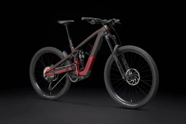 Trek Slash+ 9.7 SLX/XT para la temporada 2025 en color “Red Smoke”.